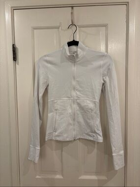 Aritzia TNA White Zip-Up Active Jacket